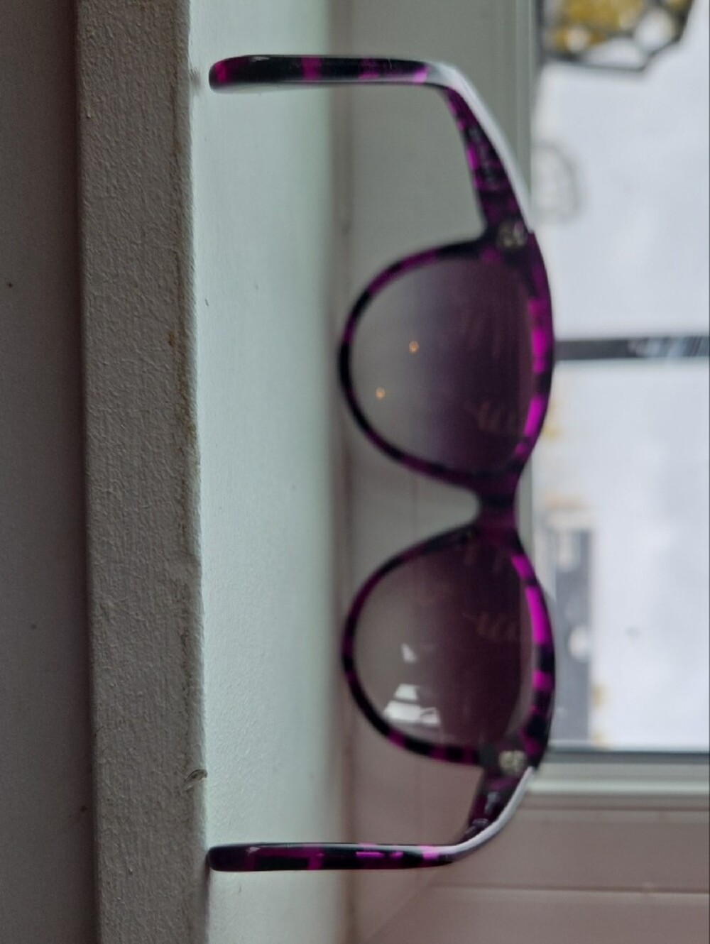 Authentic Vintage D&G Dolce & Gabbana 3061 Cat-Eye Sunglasses with Case - Picture 5 of 8